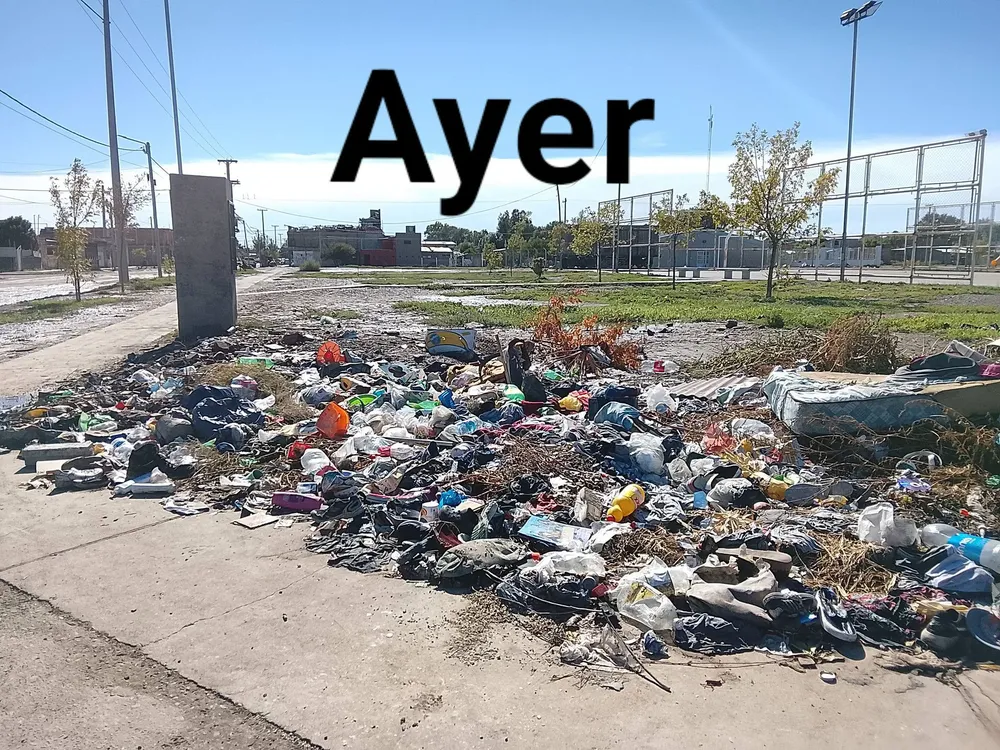 BASURA RESIDUOS PLAZA BARRIO 30 DE MARZO