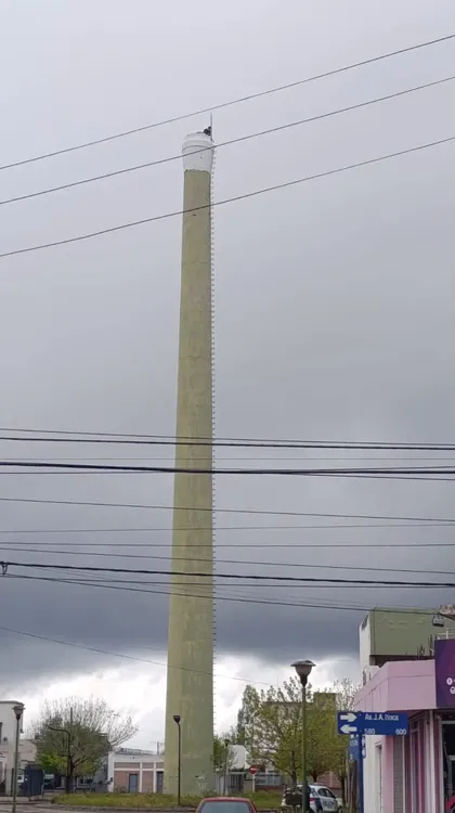 chimenea de la exfábrica Bagliani ALLEN