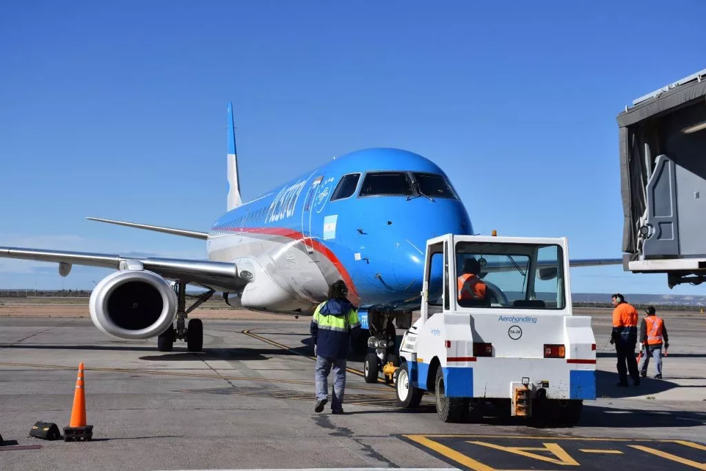 AVION AUSTRAL AEROPUERTO VIEDMA