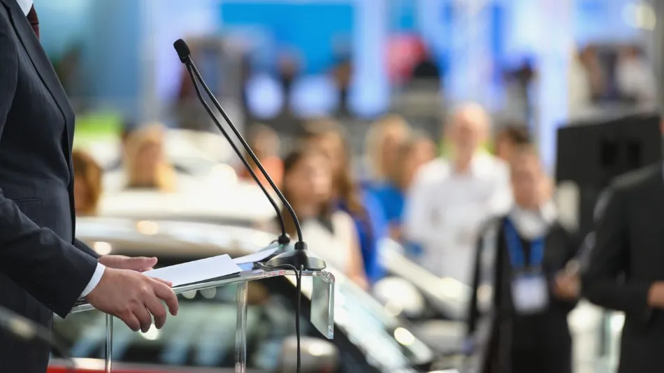 polC3ADtico-hablando-pC3BAblicamente-desde-el-atril.jpg_s1024x1024wisk20cnxtvrOfHBOK4_4YHmmUQLFm0AEY8cnPtcficLrDtGHw