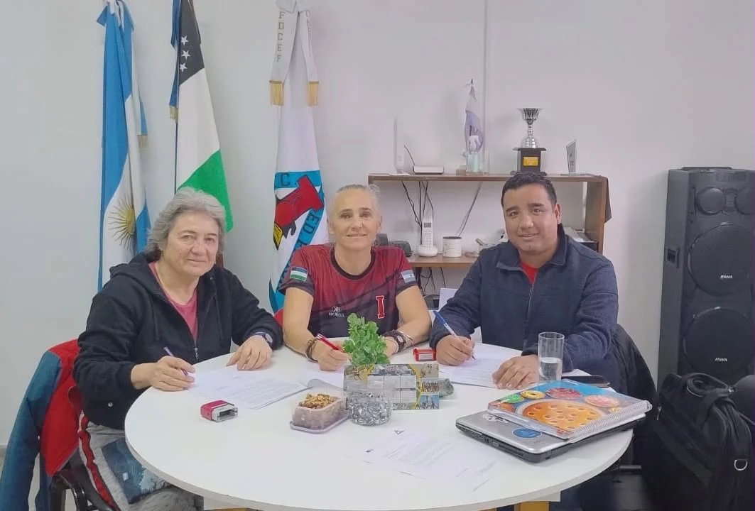 MARIA GIGENA PATRICIA MORALES DARIO CARDENAS VILLA CONGRESO INSTITUTO DE EDUCACION FISICA