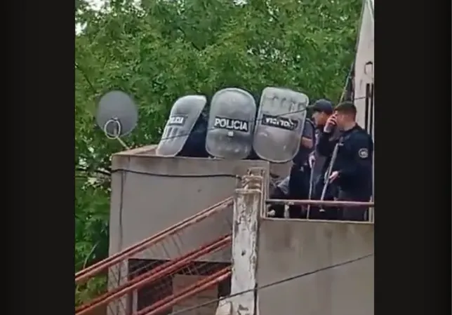 VIOLENCIA, DISPAROS Y CAOS EN EL BARRIO INALAUQUEN DE VIEDMA