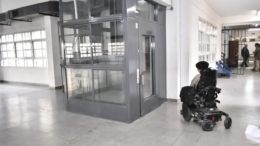 plataforma elevadora CET 6 COLEGIO INDUSTRIAL