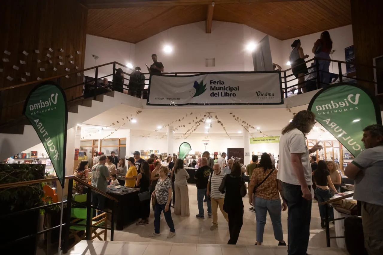 FERIA DEL LIBRO VIEDMA