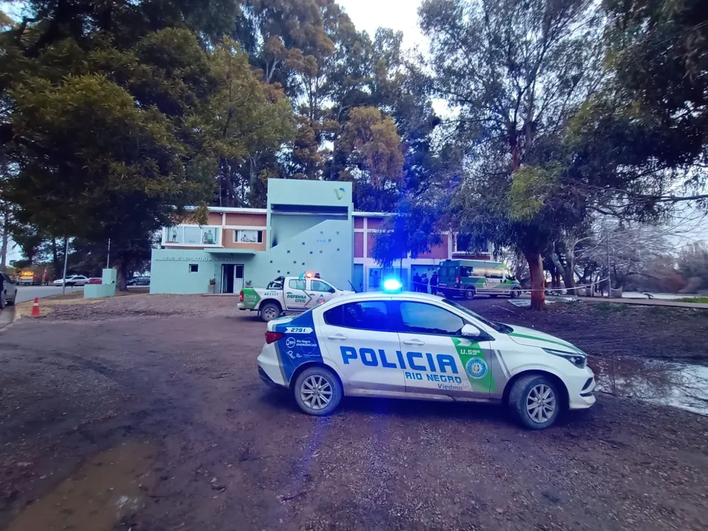 ALBERGUE MUNICIPAL ESCUELA MUNICIPAL DE CANOTAJEPOLICIA